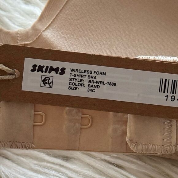 Skims Wireless Form T-shirt Bra Sand Size 34C - Picture 6 of 6